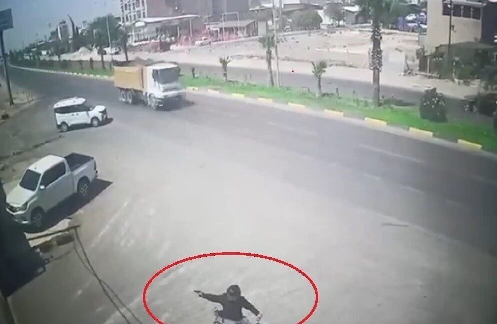 Hatay’ın Kırıkhan ilçesinde bir iş yerini kurşun yağmuruna tutan ve