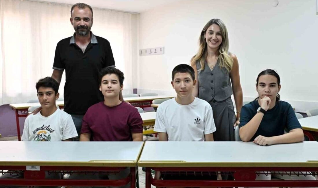 Antalya Muratpaşa Belediyesi’nin destek eğitim kurs merkezlerinde liseye hazırlanan ve