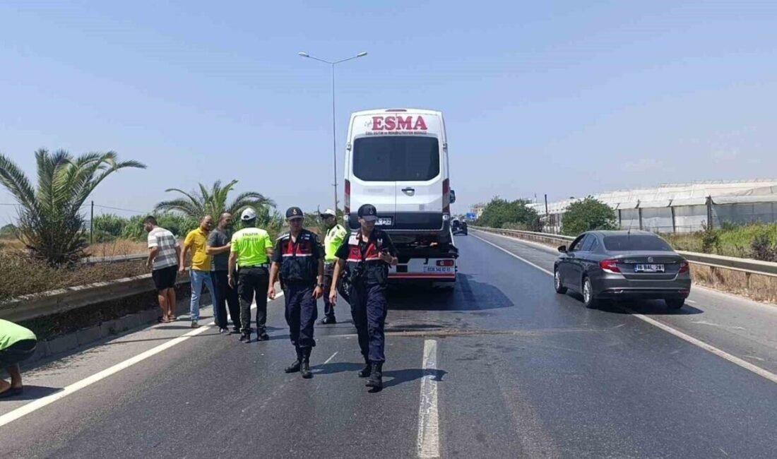 Manavgat’ta seyir halindeki öğrenci servisi ile otel servisinin çarpışması sonucu