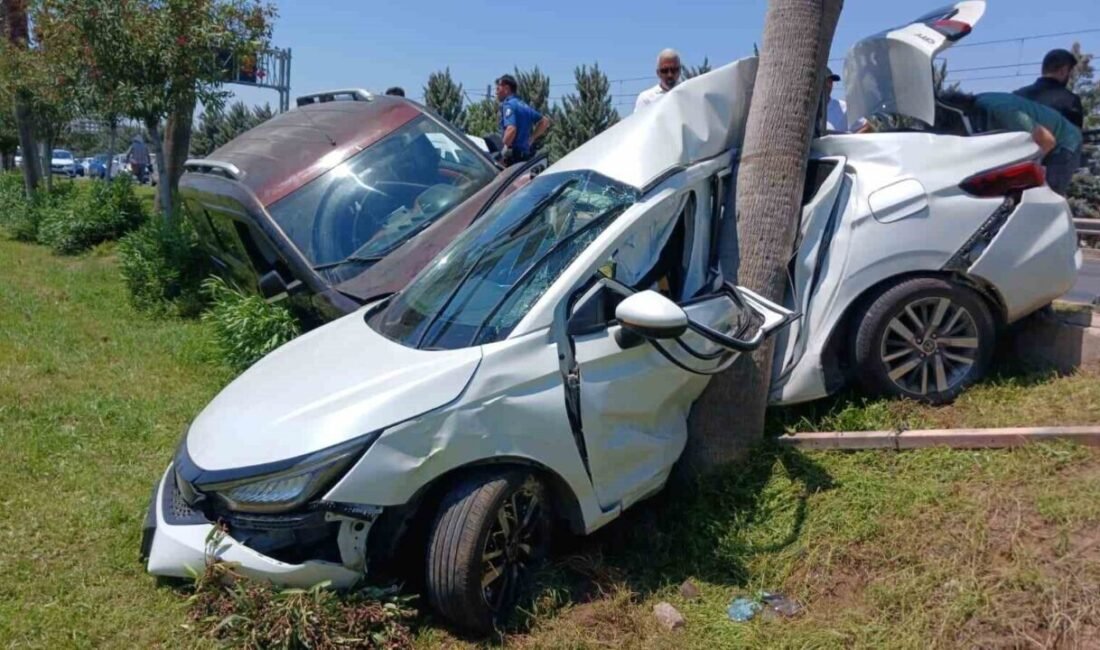 Antalya’da hafif ticari araç, önce 3 otomobile ardından göreve gitmekte