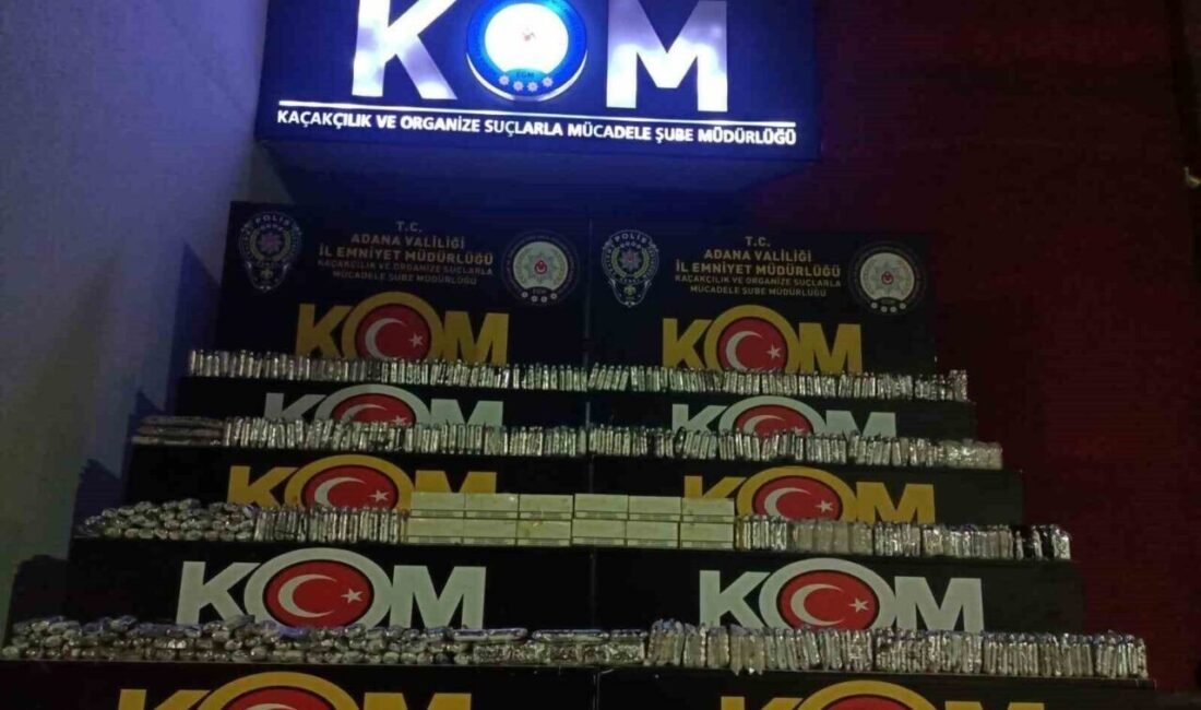 Adana’da bir yolcu otobüsünün zeminine zulalanmış halde gümrük kaçağı 990