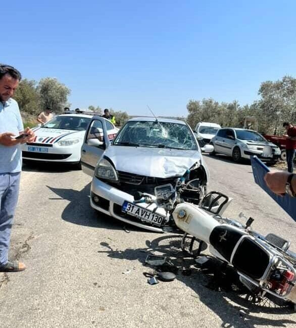 Hatay’da seyir haldeyken otomobille çarpışan motosiklet sürücüsü yaralandı. Kaza, Altınözü