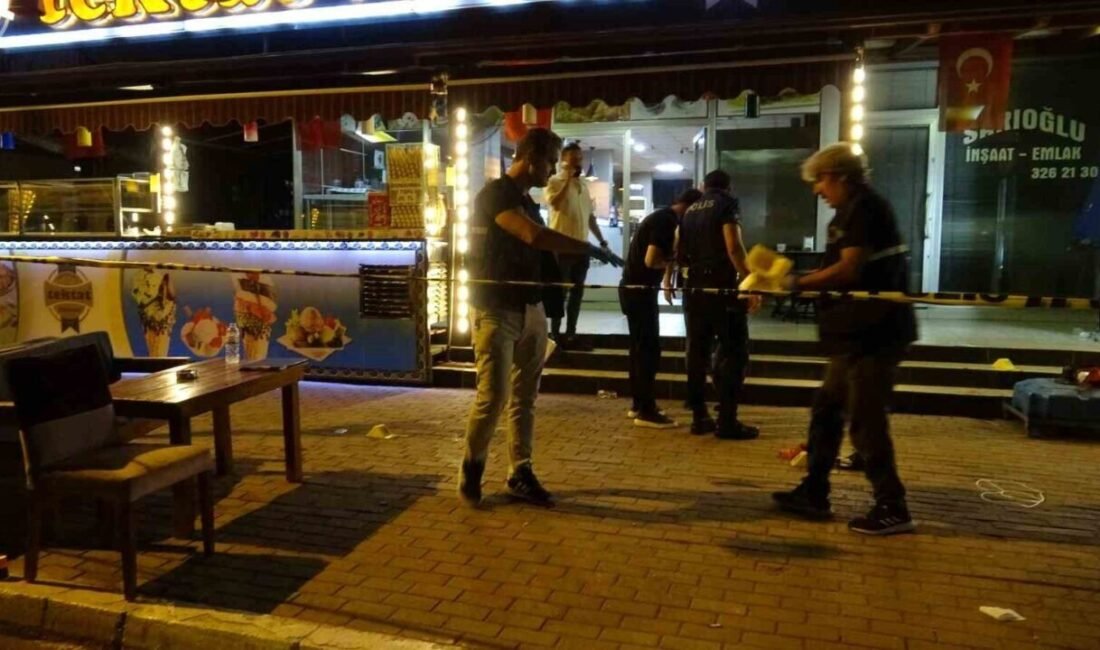 Antalya’da kendisine ait pastanede çalışan genç kadın ile görüşmeye gelen