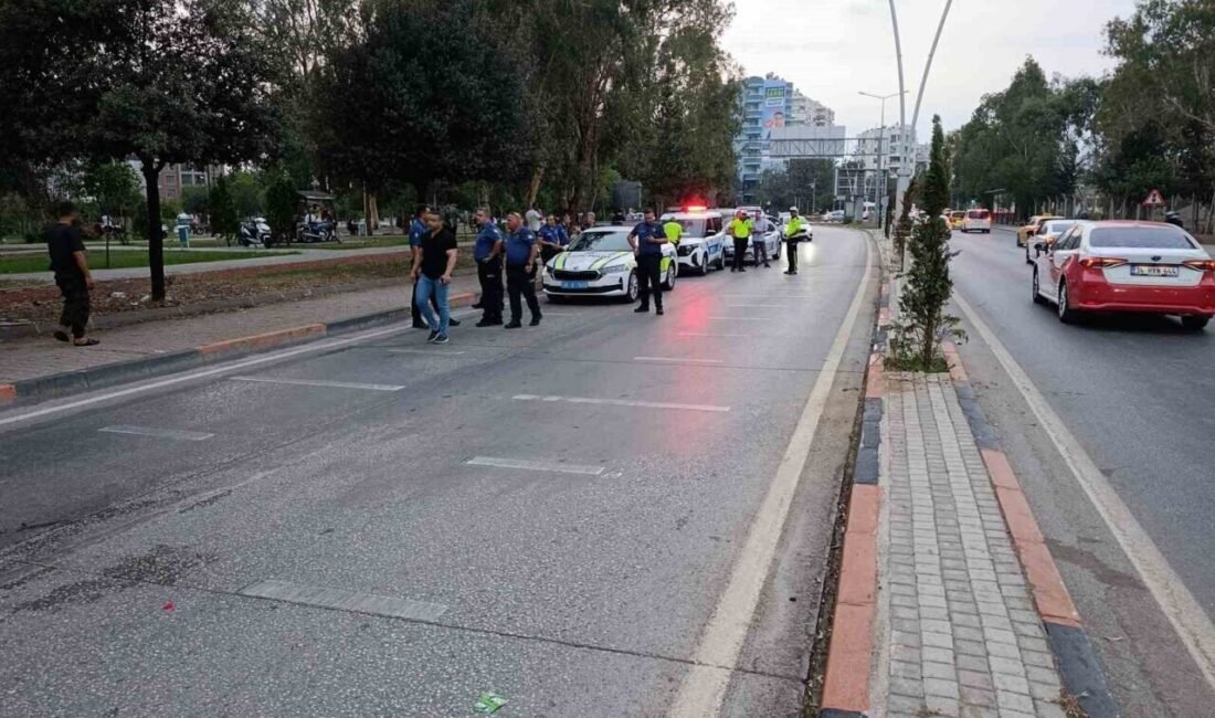 Adana’da kontrolden çıkan motosikletin refüje ve aydınlatma direğine çarpması sonucu
