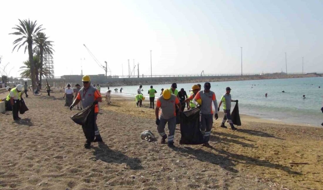 Mersin’in Silifke ilçesinde plastik, cam ve çeşitli atıklar toplanarak sahil