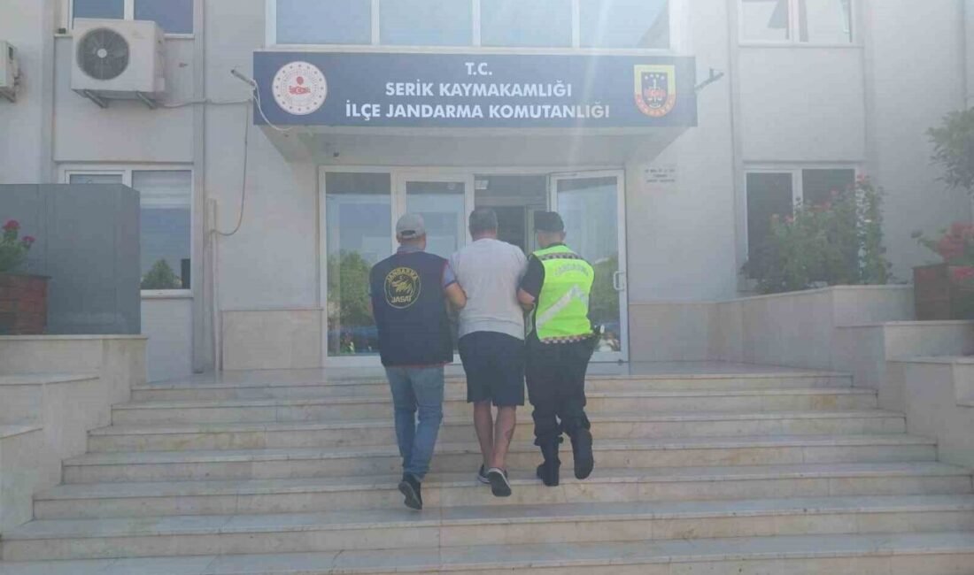 Serik’te jandarma ekiplerinin düzenlediği operasyonda, 5 ayrı uyuşturucu ticareti suçundan