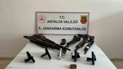 Antalya İl Jandarma Komutanlığı’nın Serik’te 5 adrese düzenlediği operasyonda tabanca