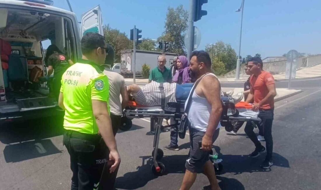 Manavgat’ta kamyonet ile çarpışan motosikletin sürücüsü yaralandı. Kaza yapan araçlara