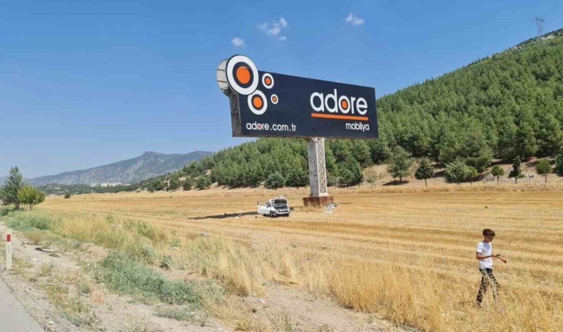 Burdur’un Bucak ilçesi Burdur-Antalya karayolunda yolcu otobüsünü sollayıp tekrar sağ