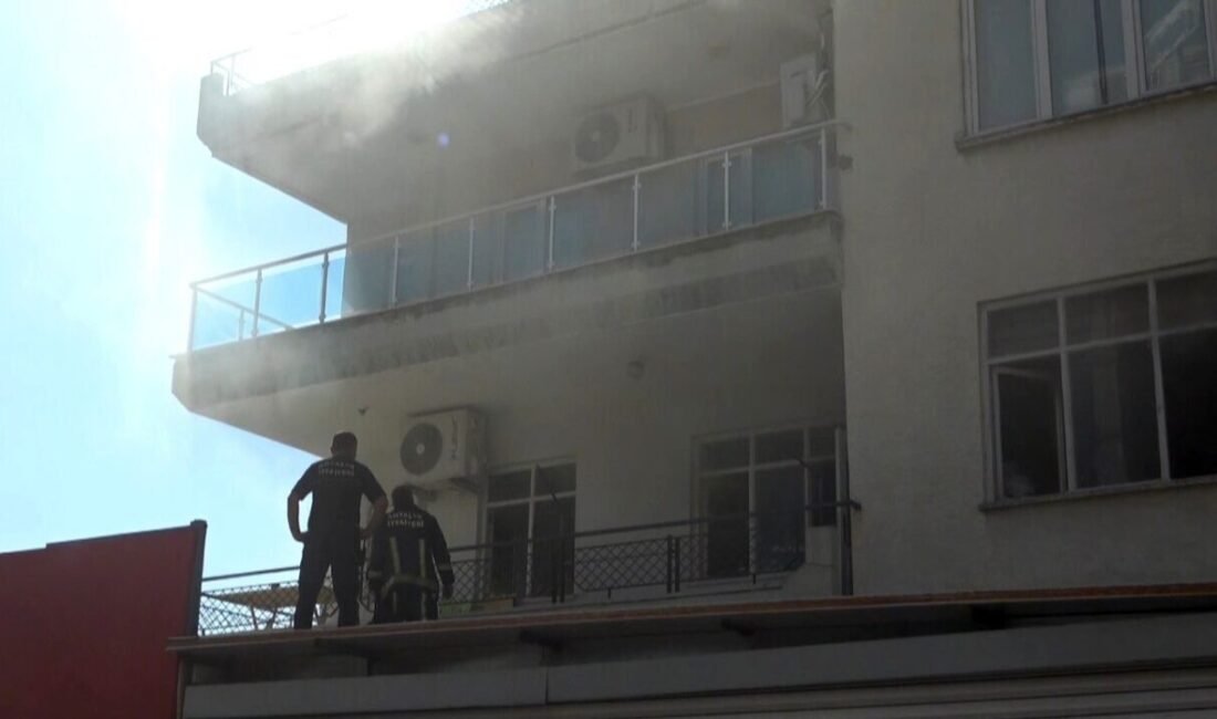 Antalya’nın Kepez ilçesinde bir tekstil atölyesinde çıkan yangın paniğe neden