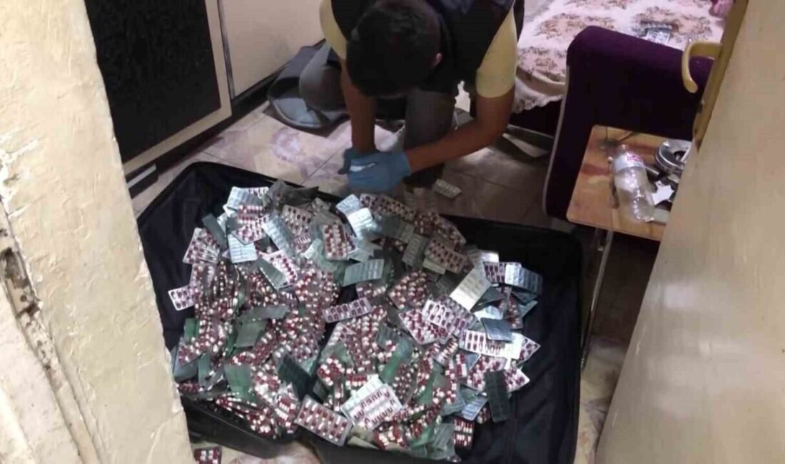 Adana’da bir evde bulunan valiz içerisinde 10 bin 386 adet