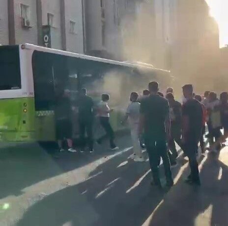 Adana Büyükşehir Belediyesine ait halk otobüsünde seyir halindeyken çıkan yangın