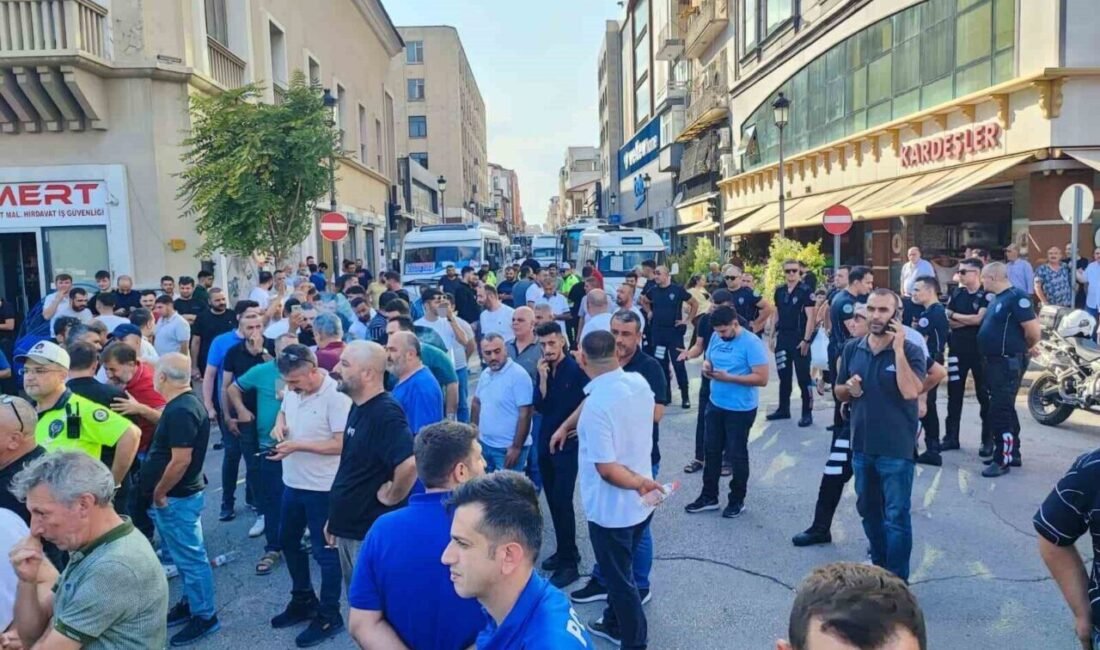 Adana’da Kiremithane dolmuşlarının Abidinpaşa Caddesi’ne girişleri Adana Büyükşehir Belediyesi Ulaşım