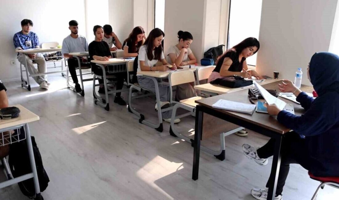 Mersin’in merkez ilçe Akdeniz Belediyesi, gençlerin eğitim hayatına destek olmak