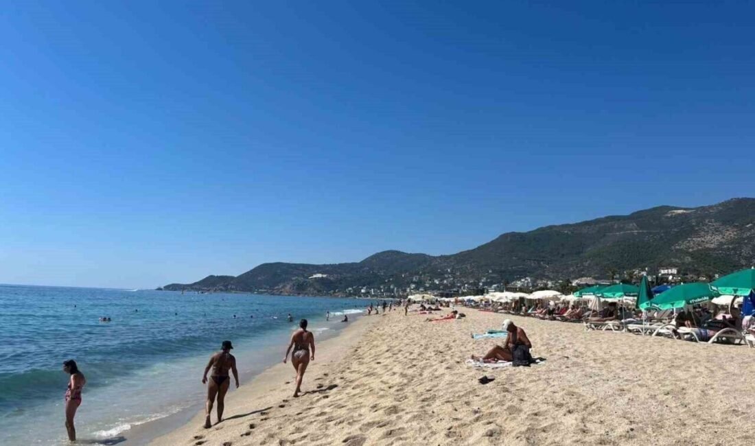 Antalya’nın Alanya ilçesinde hava sıcaklığının 32 dereceye çıktığı eylül ayında