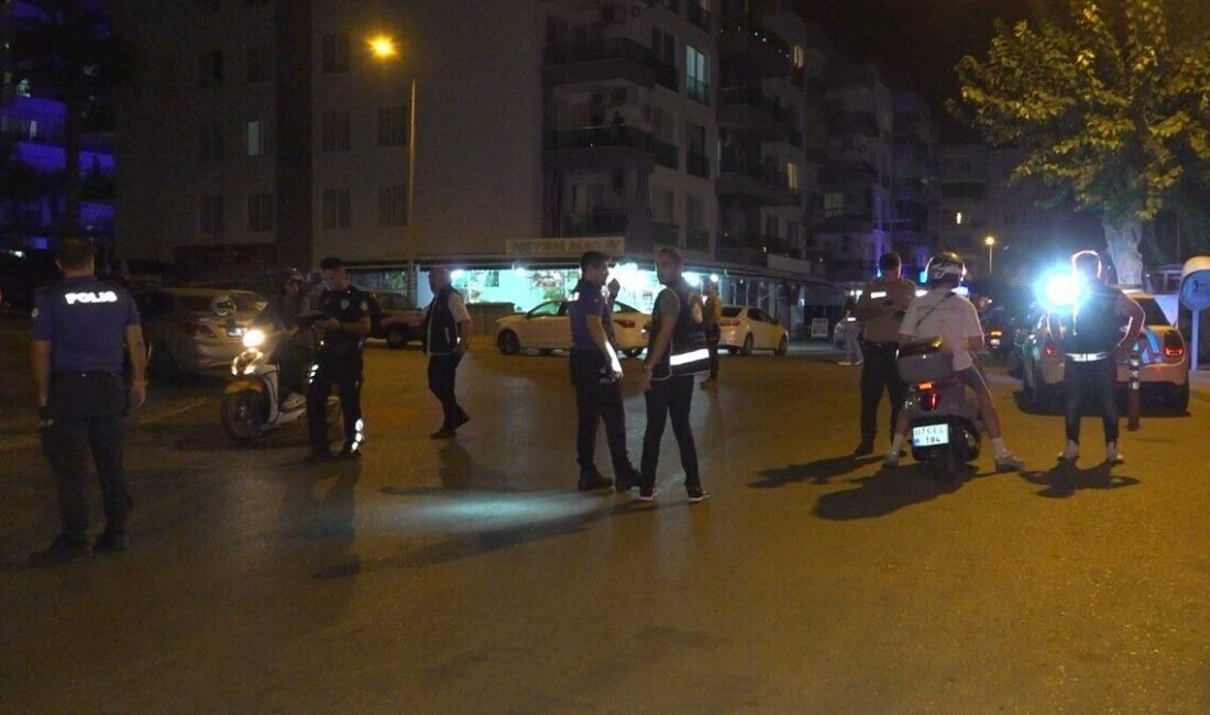 Antalya’nın Alanya ilçesinde, polis ekiplerince “huzur” uygulaması gerçekleştirildi. Genel asayişin