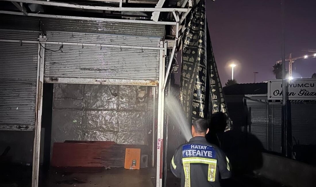 Hatay’da metruk halde bulunan iş yerinde çıkan yangın söndürüldü. Yangın,