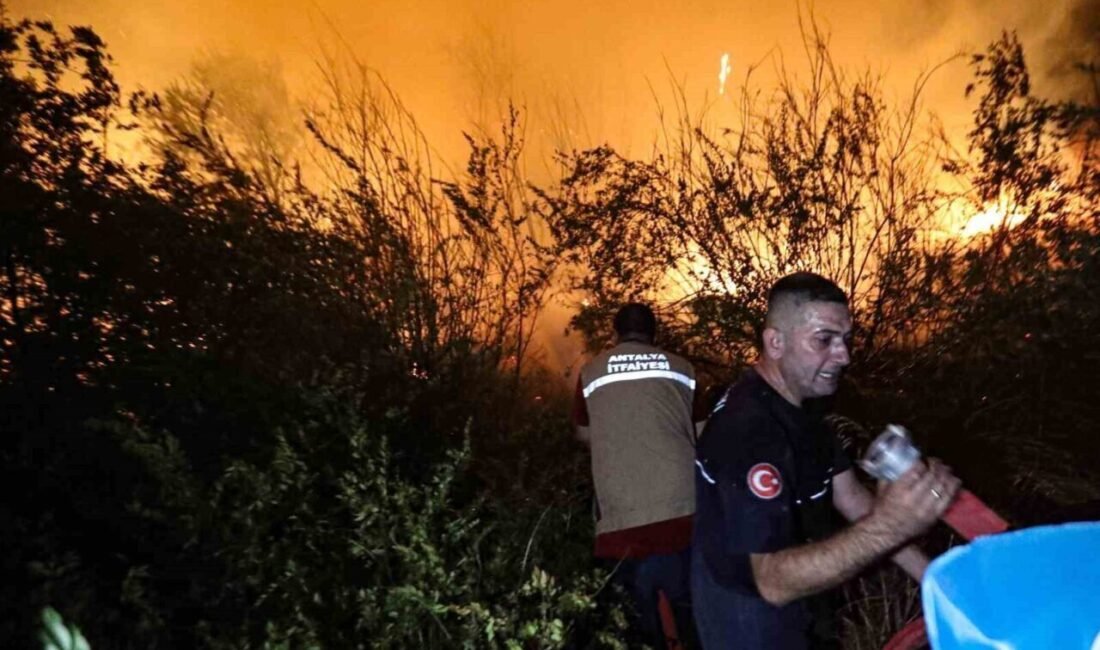 Antalya Büyükşehir Belediyesi İtfaiyesi Aksu, Serik ve Alanya yangınlarına müdahale