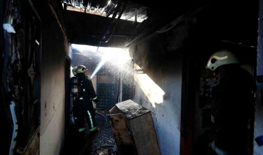 Antalya’da iki katlı müstakil evin alt katında sobada atıklar yakıldığı
