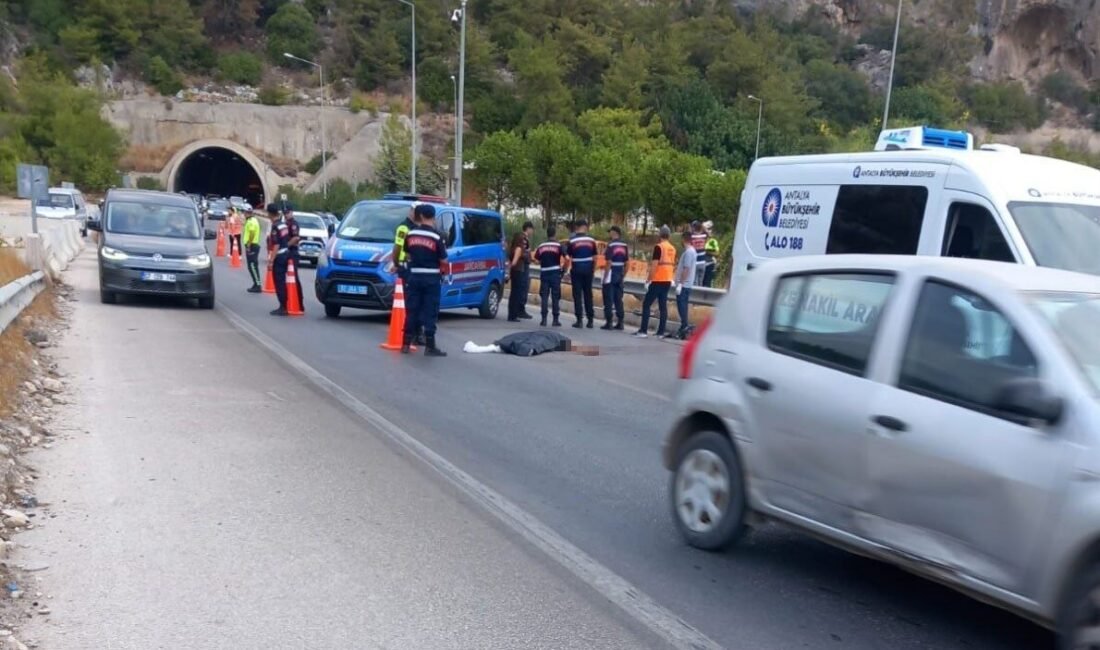 Antalya’da savrularak sürüklenen motosikletin sürücüsü hayatını kaybetti. Kaza, saat 15.30