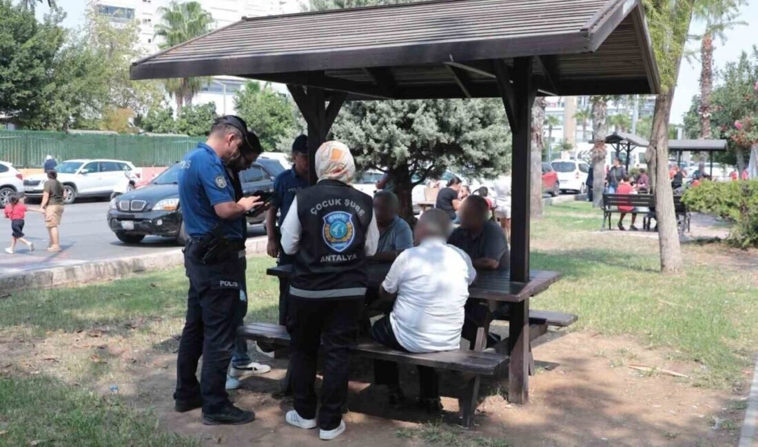 Antalya İl Emniyet Müdürlüğü ekipleri, 2025–2026 eğitim-öğretim yılının başlamasıyla birlikte