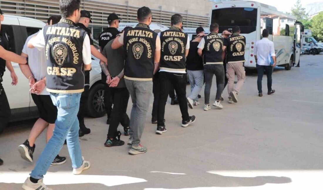 Antalya Emniyet Müdürlüğü ekipleri, Konyaaltı ilçesinde bir iş yerine düzenlenen