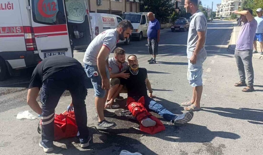 Antalya’nın Manavgat ilçesinde seyir halindeki motosiklet ile tur aracının çarpışması