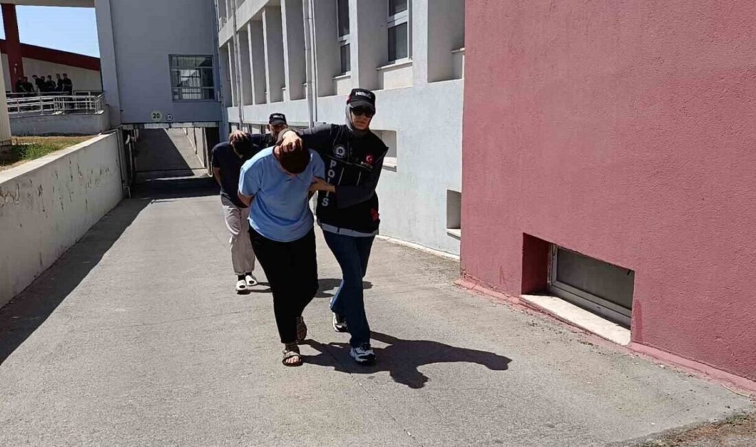 Adana’da polis, bir aracın içerisindeki poşette 5 kilo 90 gram