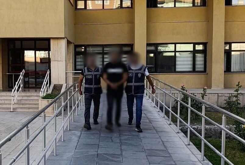 Burdur’da 13 yıl 10 ay 20 gün hapis cezasıyla aranan
