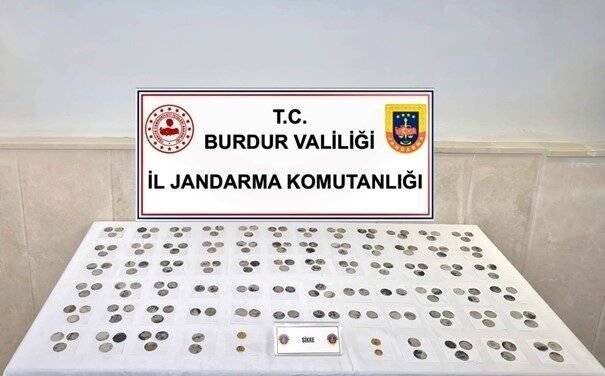 Burdur’da jandarma ekiplerinin çalışması neticesinde 195 adet sikke ele geçirildi.