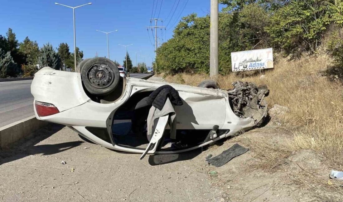 Burdur’da sürücüsünün direksiyon hakimiyetini kaybetmesi sonucu meydana gelen kazada otomobil
