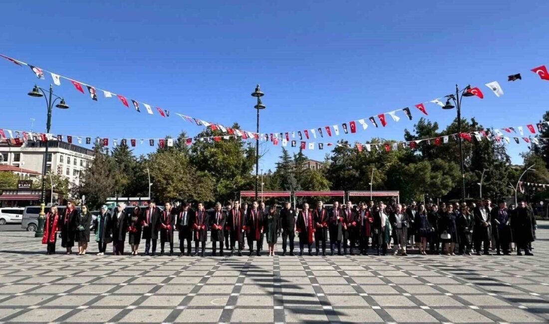 Burdur’da 2025-2026 adli yıl açılışı kapsamında Atatürk Anıtı’nda tören düzenlendi.