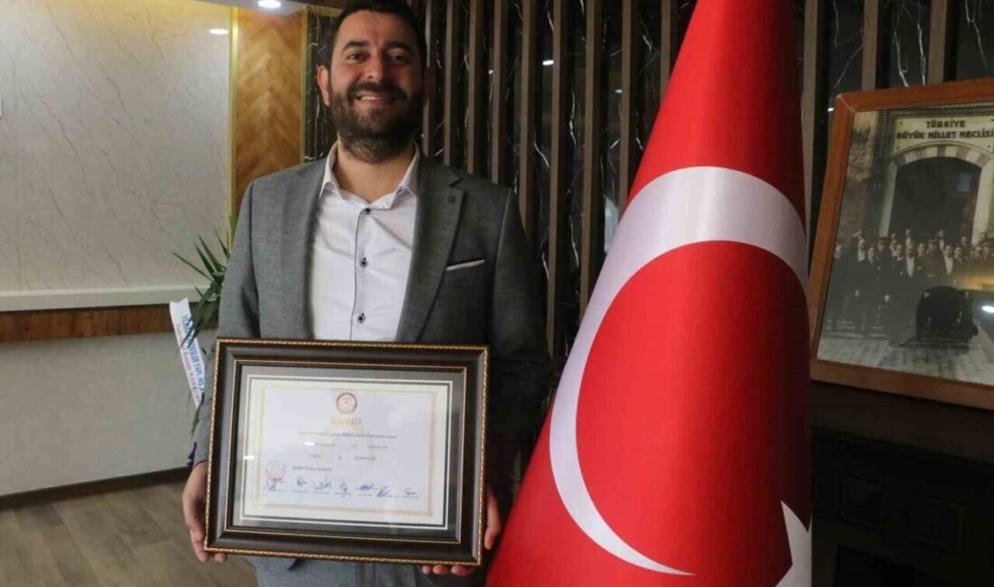 Hatay’da Samandağ ilçe Belediye Başkanı Türkiye İşçi Partili Emrah Karaçay’a,