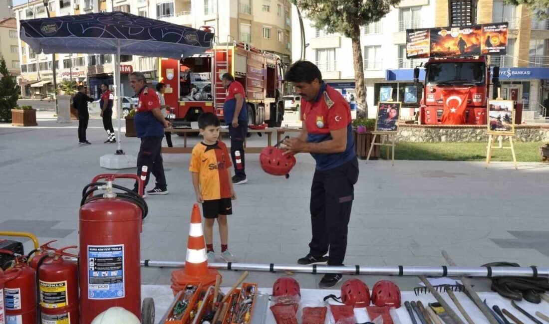 Burdur’un Gölhisar ilçesinde itfaiye erleri ile çocuklar buluştu. İtfaiye tarafından