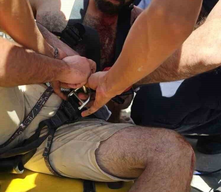 Adana’da 5 katlı binanın damında boya yaparken havalandırma boşluğundan aşağı