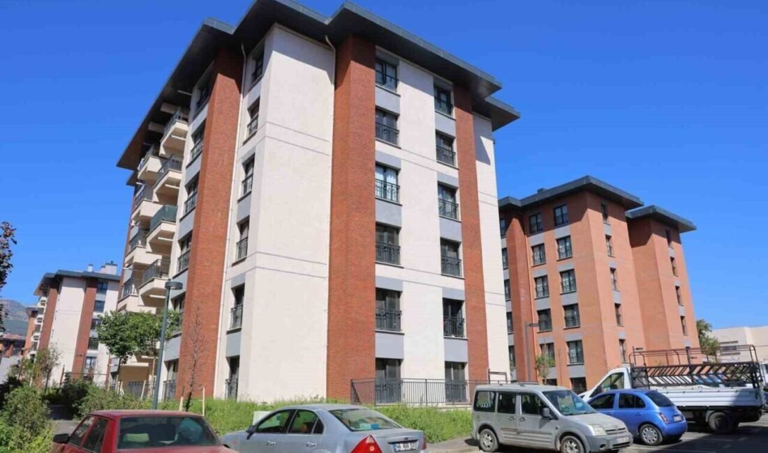 Kahramanmaraş merkezli depremlerin simge notalarından biri olan Onikişubat ilçesindeki Ebrar