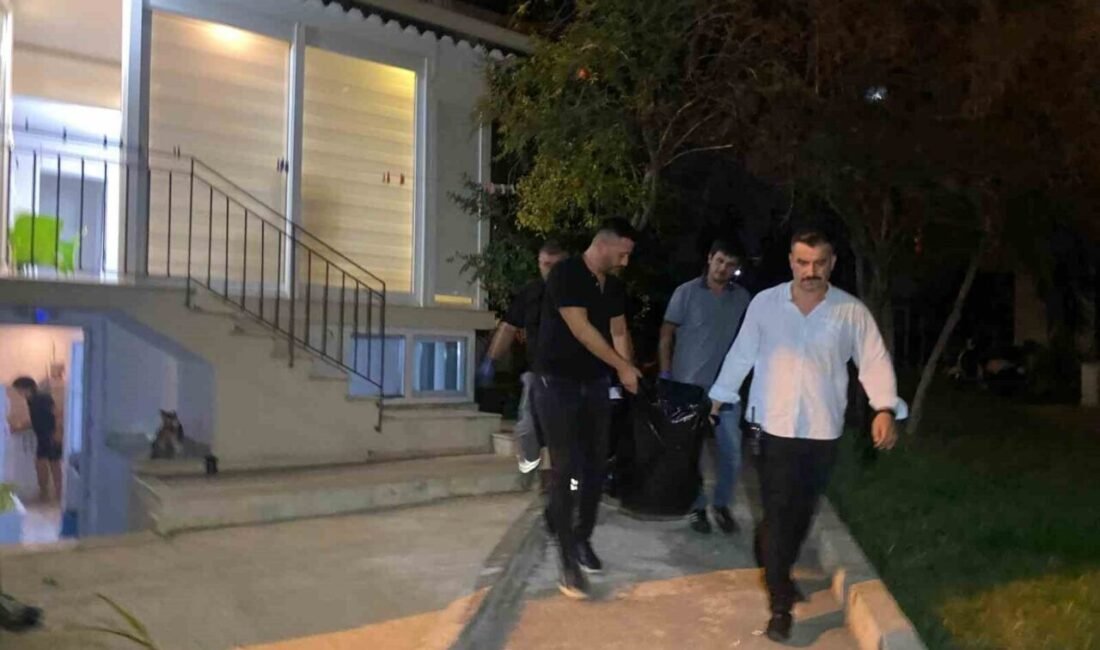 Antalya’da bir kişi, birlikte evine gittiği eski karısını eşarbıyla boğup