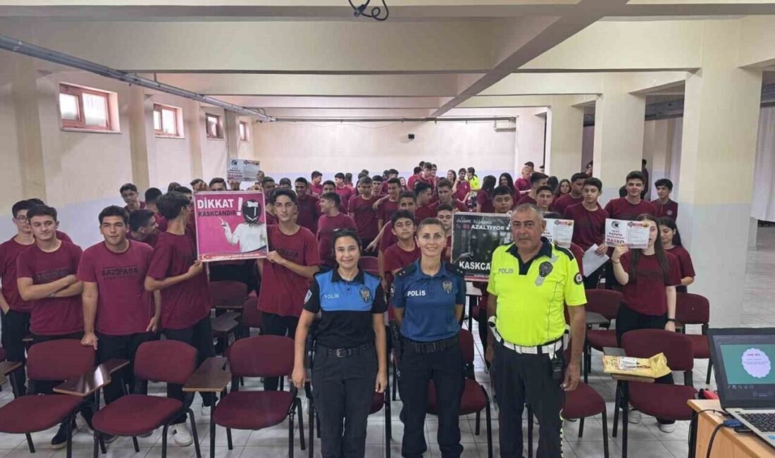 Antalya’nın Gazipaşa ilçesinde, ’Kask Candır’ projesi çerçevesinde Gazipaşa Anadolu Lisesi