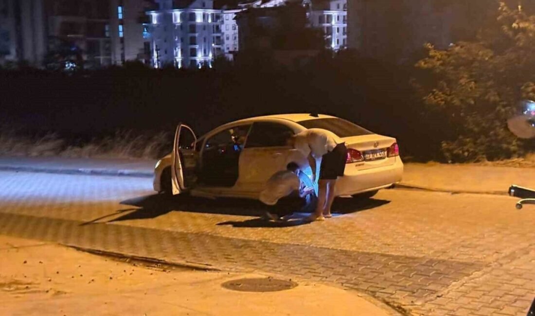 Antalya’nın Gazipaşa ilçesinde otomobille motosikletin çarpıştığı kazada, motosiklet sürücüsü yaralandı.