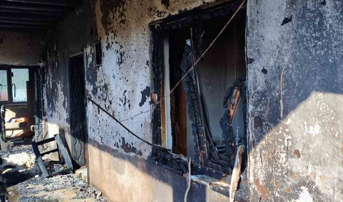 Kahramanmaraş’ın Göksun ilçesinde meydana gelen iki ayrı ev yangınında maddi