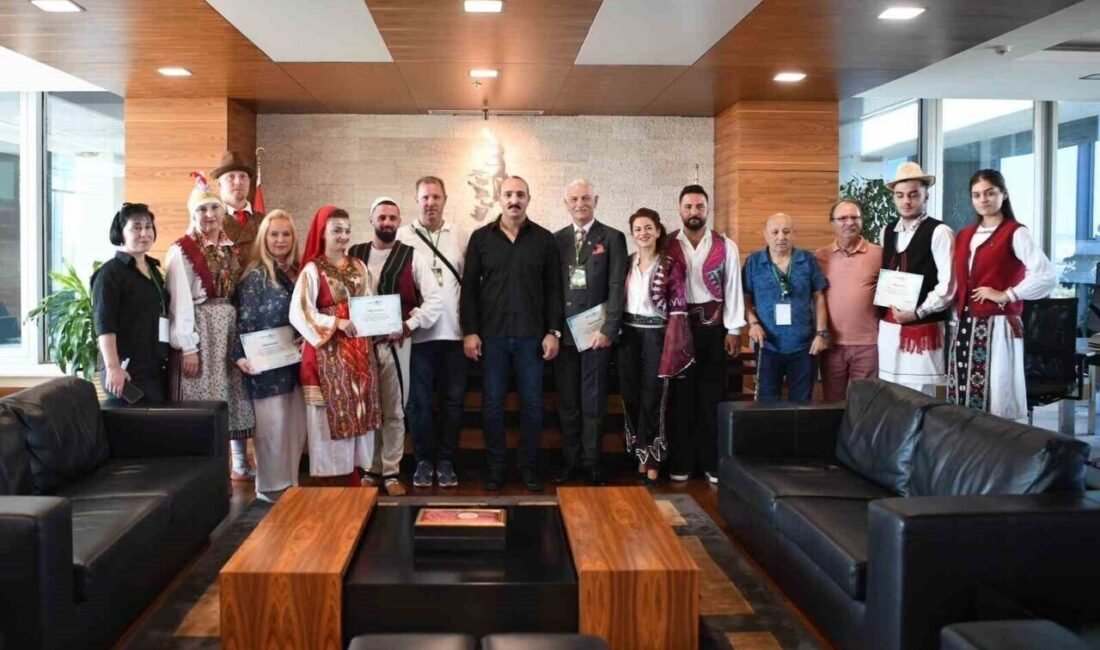 Konyaaltı Belediyesi, Türkiye ile beraber farklı ülkelerin de yer aldığı