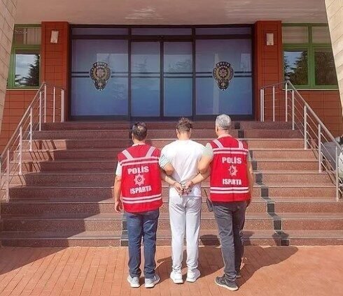 Isparta İl Emniyet Müdürlüğü ekiplerince kent genelinde yapılan çalışmalarda, haklarında