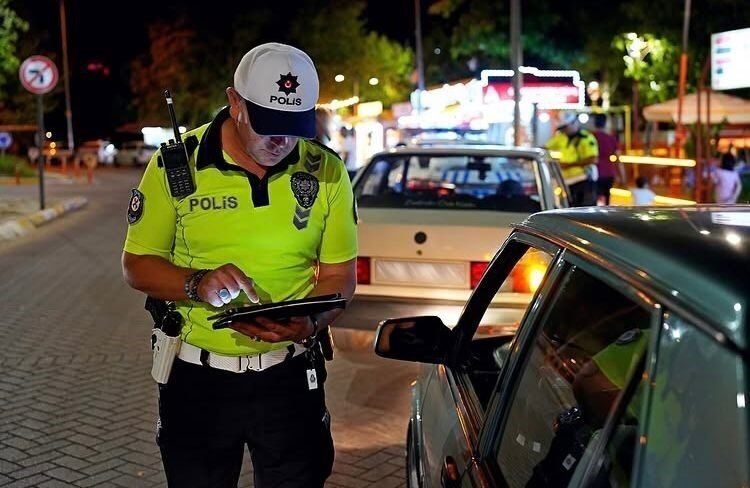 İl Emniyet Müdürlüğü ekipleri, dün gece saatlerinde vatandaşların huzuru ve