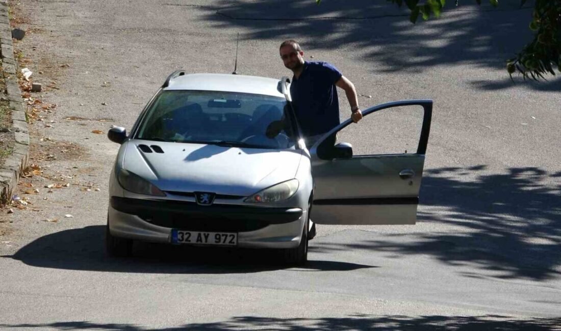 Isparta’nın Ayazmana Mahallesi’nde araçların yokuş yukarı kendi kendine ilerliyor gibi