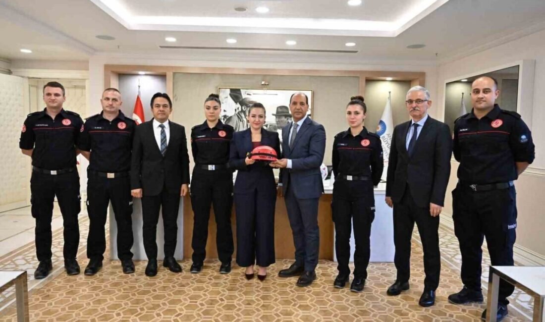 Antalya Büyükşehir Belediyesi Başkan Vekili Büşra Özdemir, İtfaiye Haftası kapsamında