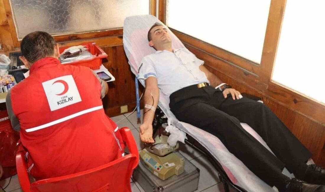 Mersin İl Jandarma Komutanlığı, Kızılay tarafından başlatılan ’Birbirimize Candan Bağlıyız’