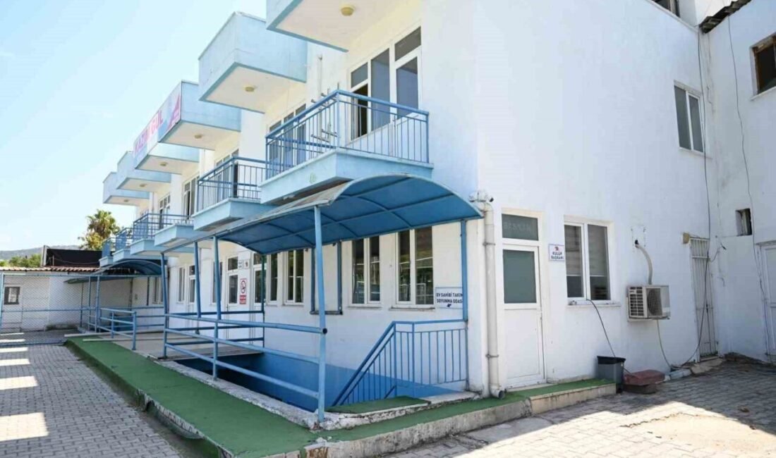 Kemer’de uzun süredir kullanılmayan Kazım Gül Spor Tesisleri’nin 19 odası