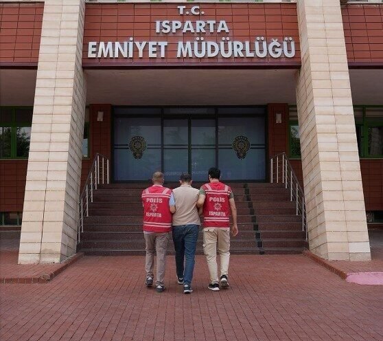 Isparta’da kendisini bankacı olarak tanıtan bir şahıs tarafından dolandırıldığını belirten