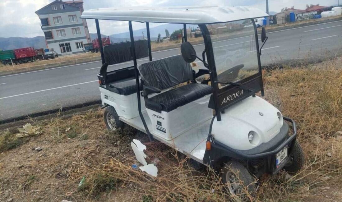 Isparta’nın Şarkikaraağaç ilçesinde golf aracıyla anayola çıkan sürücü, direksiyon hakimiyetini