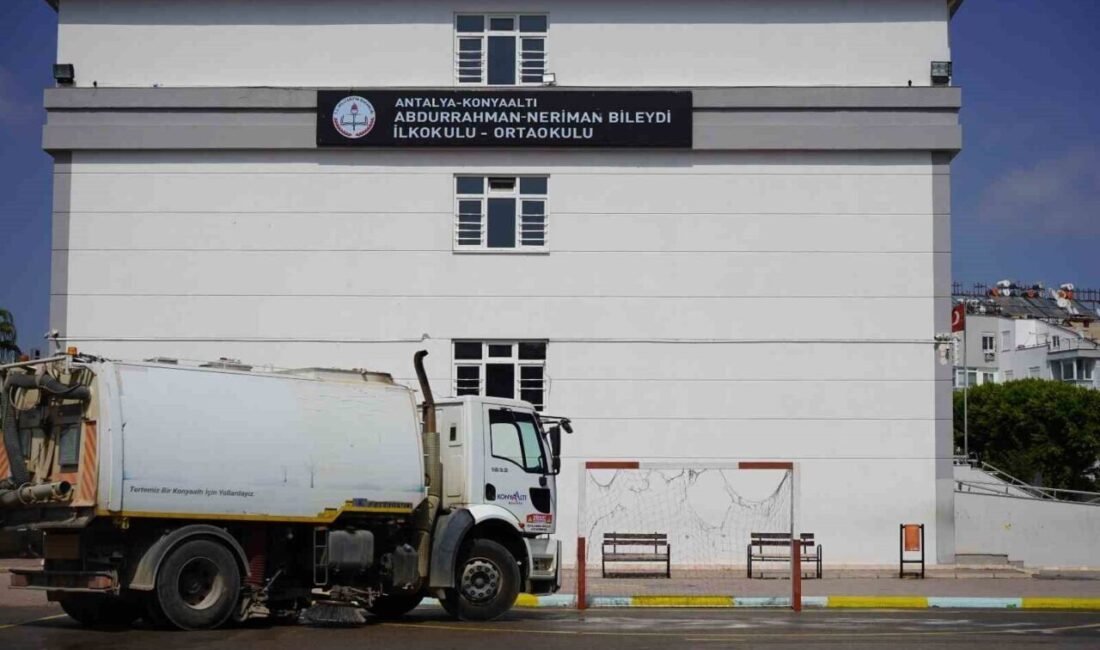 Konyaaltı Belediyesi, yeni eğitim-öğretim yılı öncesinde ilçe sınırları içerisindeki okullarda